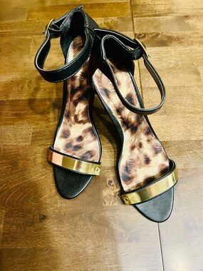 Qupid leopard with gold strap high heels 6.5